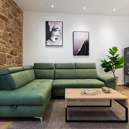 Beigestone Luxury Center By Belmont Realty *