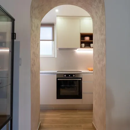 Beigestone Luxury Center By Belmont Realty * Ζαντάρ