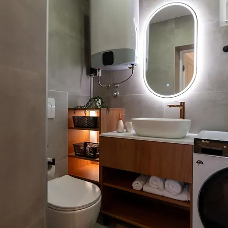 Beigestone Luxury Center By Belmont Realty * Ζαντάρ