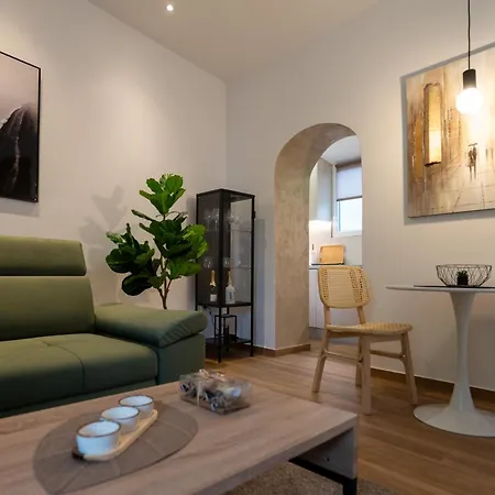 Beigestone Luxury Center By Belmont Realty *