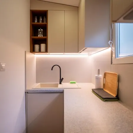 Beigestone Luxury Center By Belmont Realty Διαμέρισμα